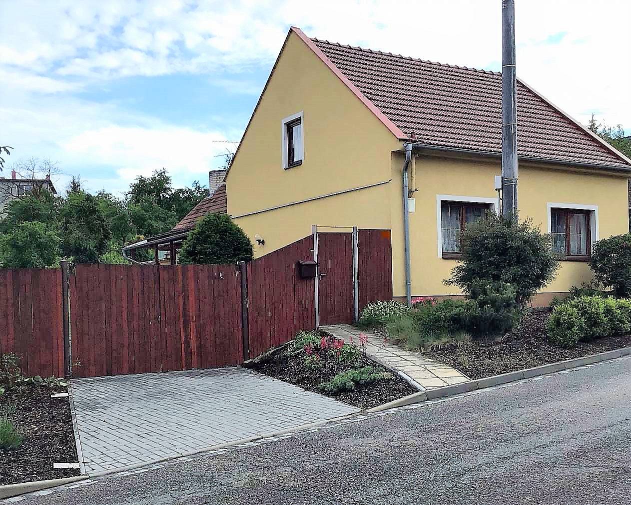 Chalupa k pronájmu - Polešovice